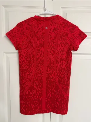 🍋 LULULEMON Swiftly Tech Short-Sleeve Shirt 2.0 Size 6 thumbnail 4