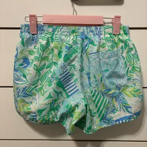 Lilly Pulitzer Palm Beach Luxletic shorts thumbnail 3