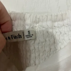FINAL PRICE Abercrombie & Fitch White Puff Sleeve Blouse thumbnail 3