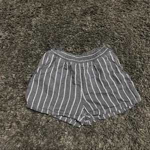 Universal Threads Grey and White Stripe Pull On Linen Shorts Size XS thumbnail 6