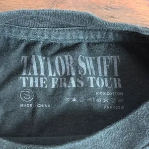 Taylor Swift The Eras Tour Black‎ Graphic T-Shirt Concert Merch Small US Dates thumbnail 5