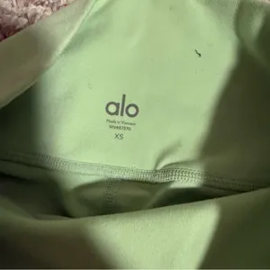 ALO Yoga Green Bike Shorts High-Rise Performance- Size XS thumbnail 7