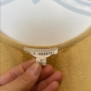 La Hearts by Pac-sun Mustard Tie-Shoulder Peplum Cami size small. thumbnail 4
