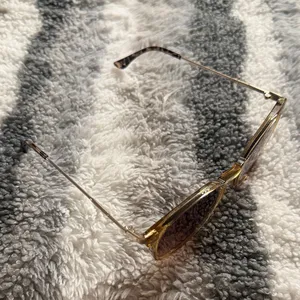 Stylish Gold Sunglasses thumbnail 8