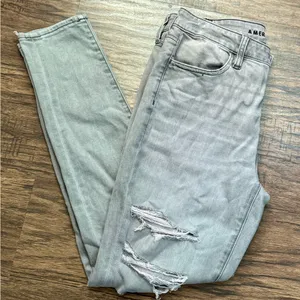 American Eagle Outfitters Women's Light Gray Ripped Skinny Jeans Sz‎ 6 thumbnail 1