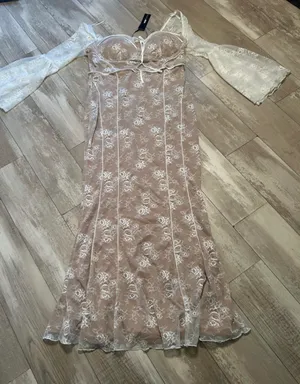 Gorgeous lace dress thumbnail 6