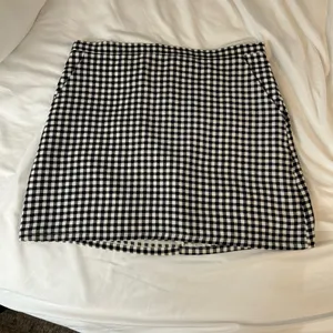 NWOT Forever 21 Black and White Gingham High Waisted Mini Skirt with pockets thumbnail 2