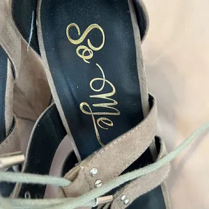 So Me Sydney sz9 4.5” block heel tan suede like sandals minimal signs of wear thumbnail 3