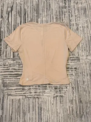 NEW Lululemon women's size 6 cream short sleeve top thumbnail 9