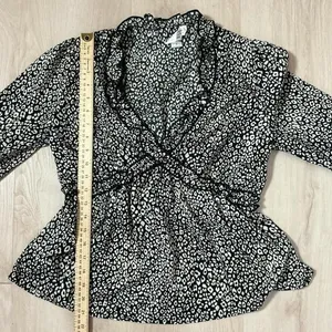 Loveriche Leopard Print Ruffle V-Neck Blouse Women Small Black White Bell Sleeve thumbnail 6