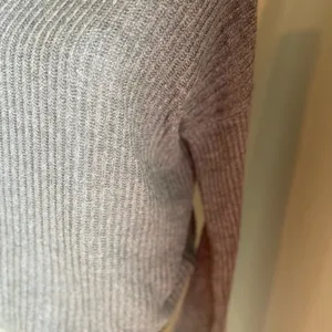 BRANDY MELVILLE‎ GRAY KNIT SWEATER thumbnail 5