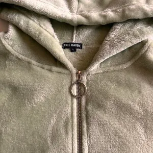 Free Haven hoodie size L  thumbnail 2
