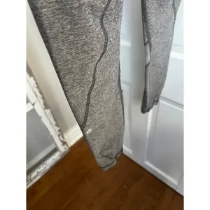 Lululemon‎ Inspire Leggings in a gray and blue color combination size 8 thumbnail 5