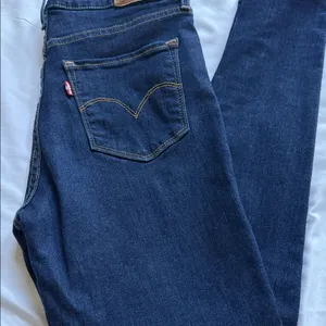 Levi's Women's Dark Indigo Skinny Jeans thumbnail 1