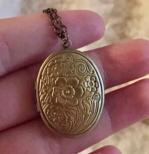 Antiqued bronze photo locket necklace. New thumbnail 4