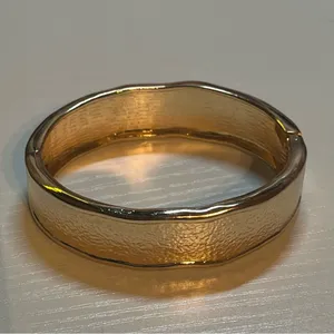 Vintage Gold-tone Wavy Textured Bangle Bracelet thumbnail 4