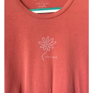 Good Karma by Life is Good Flower Tee - Medium thumbnail 3