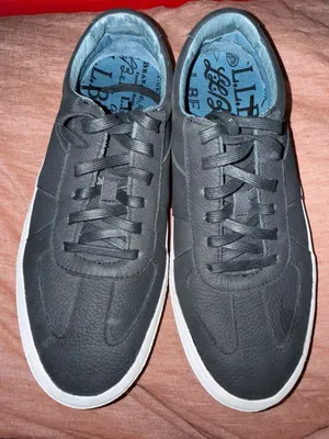 L.L.Bean women's size 10‎ Leather Low-Top Sneakers Black thumbnail 3