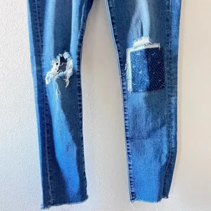 Levi’s 711 Women's Cotton Skinny Distressed Patch Jeans‎ 29 thumbnail 5