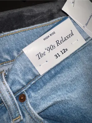 Abercrombie & Fitch The 90s Relaxed Jean Size 31 (12 Regular) New with tags thumbnail 4
