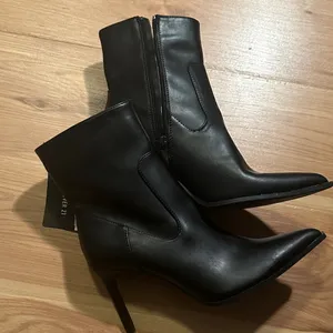 Forever 21 Sleek Black Heeled Boots thumbnail 1