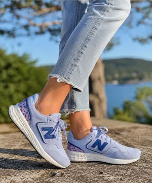 New Balance Women's Fresh Foam X70 V1 shoe size 8 thumbnail 1