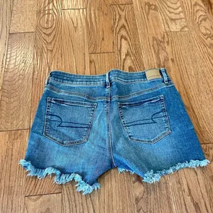 American eagle Tom girl midi distressed hem shorts size 8 thumbnail 2