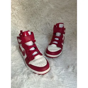 Air Jordan 1 Hi FlyEase Cardinal Red US 5 Youth / Women’s 6 thumbnail 4