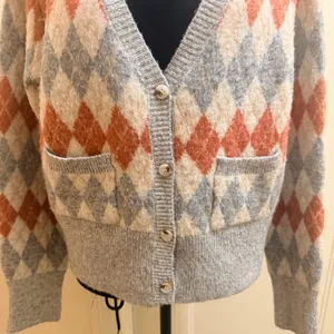 Lush Preppy Argyle Knit Button Up Cardigan In Grey & Mauve - Size M - NWOT thumbnail 4