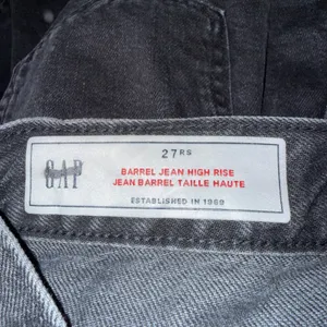 Gap Barrel Jean High Rise Women 27/4 Regular Black Excellent Tapered Leg Denim thumbnail 4