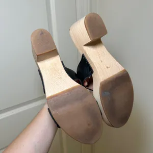 Madewell Black Leather Two-Strap Wooden Block Heel Clog Sandals Size 8 minimal thumbnail 4
