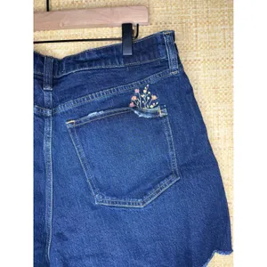Abercrombie & Fitch Curve Love High Rise Dad Short 32 Dark Wash Floral thumbnail 4