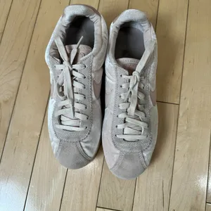 RARE NIKE Velour / Velvet Blush Pink Sneakers Tennis Shoes Size 7.5 thumbnail 6