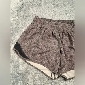 Lululemon athletica Hotty hot short long Heather Gray Athletic Shorts 4” size 6 thumbnail 2