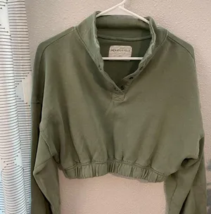 Aeropostale NWOT- cropped pullover thumbnail 1