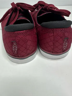 KEEN Elsa III Quilted Sneakers Merlot Star White Womens Size 8 thumbnail 3