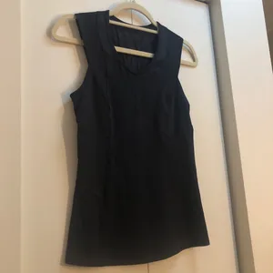 Lululemon tank  top size 2 thumbnail 3