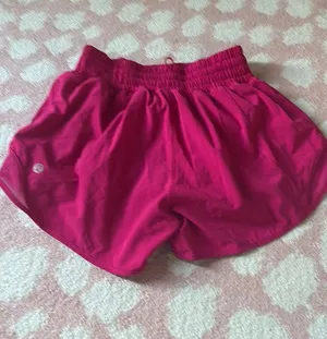 Pink Lululemon Shorts Hotty Hot 2.5" High-Rise thumbnail 1