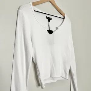 NWT Jane Notch Neck Long Sleeve Cropped Top in White Size Medium thumbnail 7