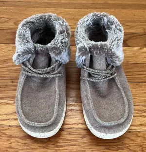 Hey Dude Wendy Fur Lined Boots Booties Shoes Women's Size 6 Comfort Slip On thumbnail 1