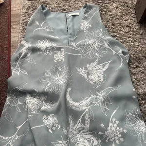 Babaton medium‎ blouse thumbnail 1