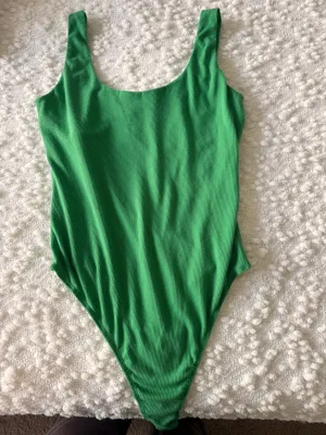 Princess Polly green bodysuit Size 8 thumbnail 3