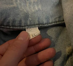 XL Jrs denim shredded Star stud denim vest thumbnail 3