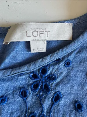 LOFT Chambray Blue Cotton Embroidered Flutter Sleeve Top Sz Medium thumbnail 4