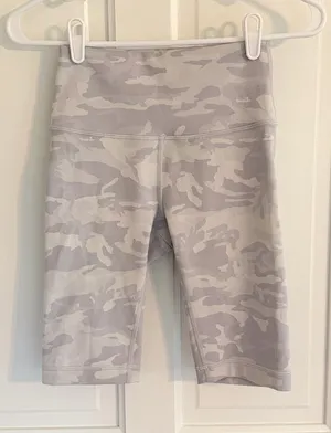 Lululemon Align Super High Rise Camo Bike Shorts Gray Size 4‎ thumbnail 1