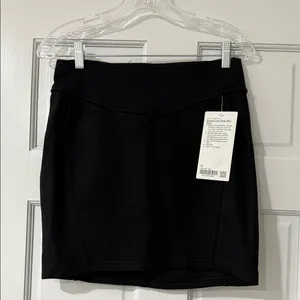 Lululemon Scuba High-Rise Mini Women's Black Skirt size M thumbnail 3