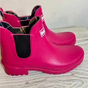 Barbour women Bright pink Rain Boots size 4 equivalent to size 6 women thumbnail 3