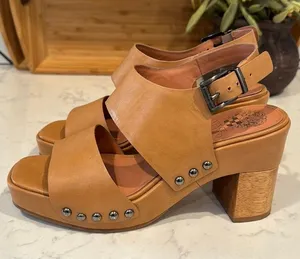 Vince Camuto studded tan nude wood clog leather retro hippie western size 7 5 thumbnail 1
