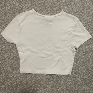 Crop Tops thumbnail 2