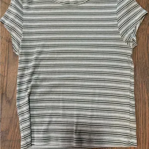 American Eagle Outfitters Gray and White Striped Tee thumbnail 4